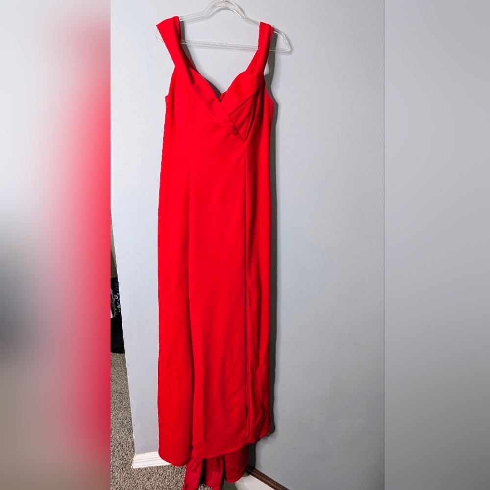 Elegant Red Sleeveless Long Evening Gown/ with long slit